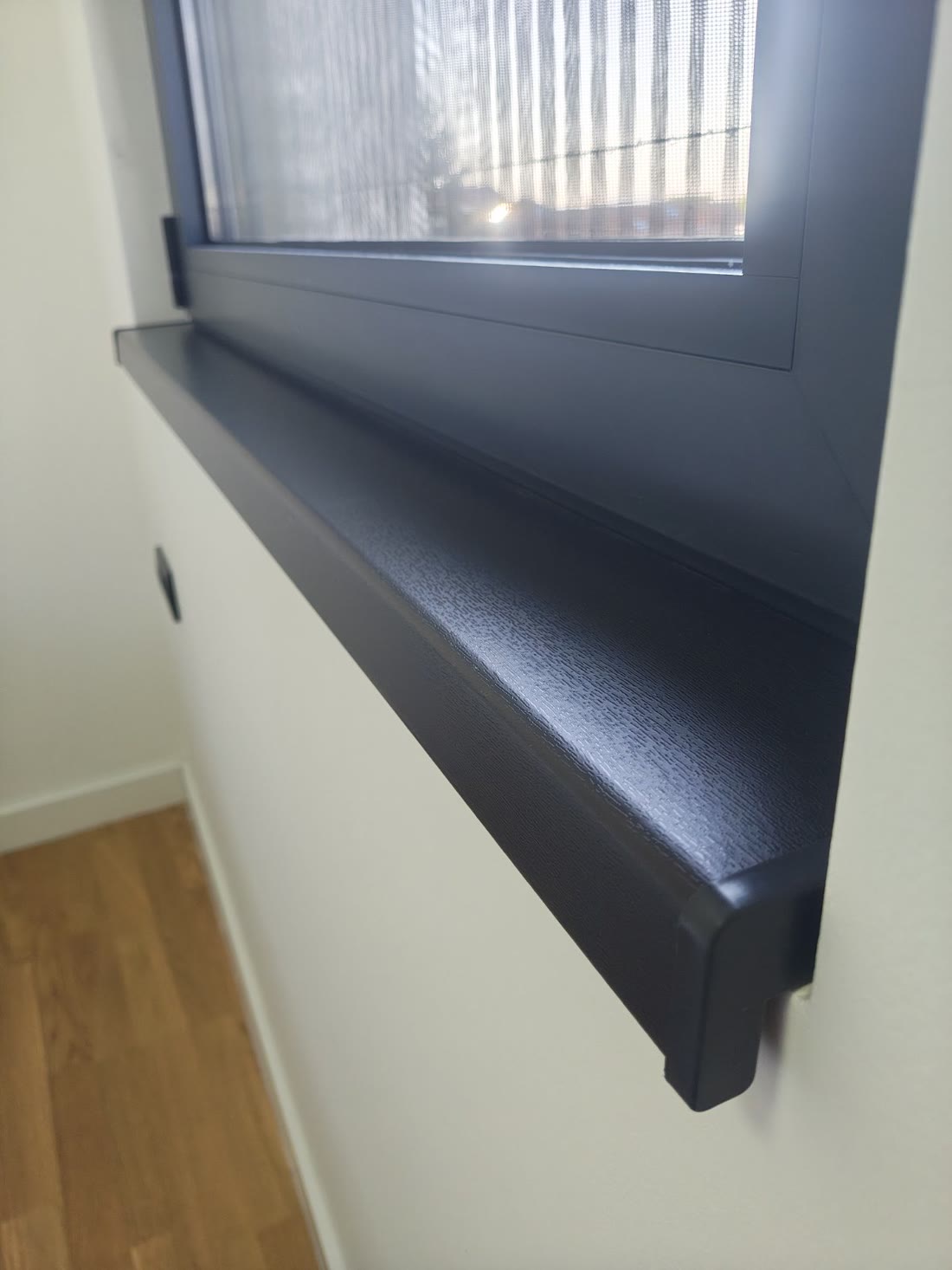 Antracit PVC podprozorska daska